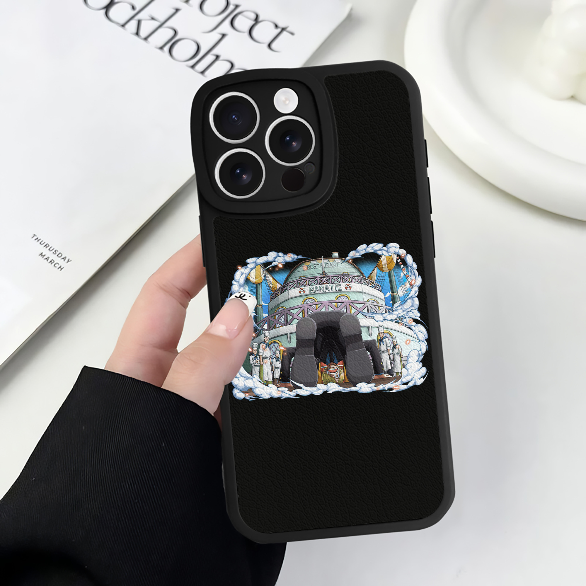 （画像用） ワンピース サンジ ONE PIECE Sanji 【iPhone 16シリーズ対応】シリコンスマホケース（レザー調） 材質：シリコン